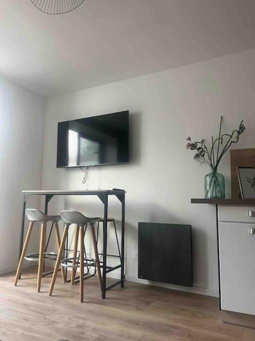 La Grange Eiffel Appartement Cosy Avec Parking Ferme Et Terrasse Wood Coutiches Eksteriør billede